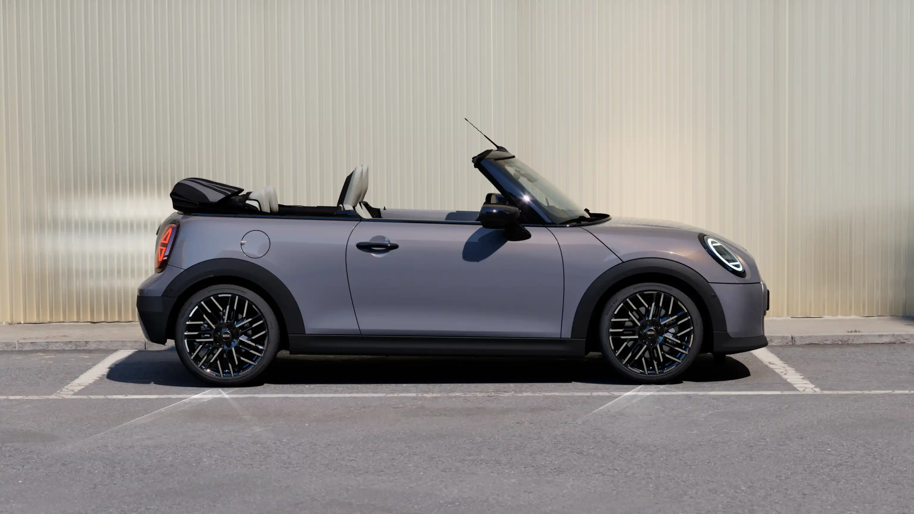 MINI Cooper Convertible – exterior highlights – side view