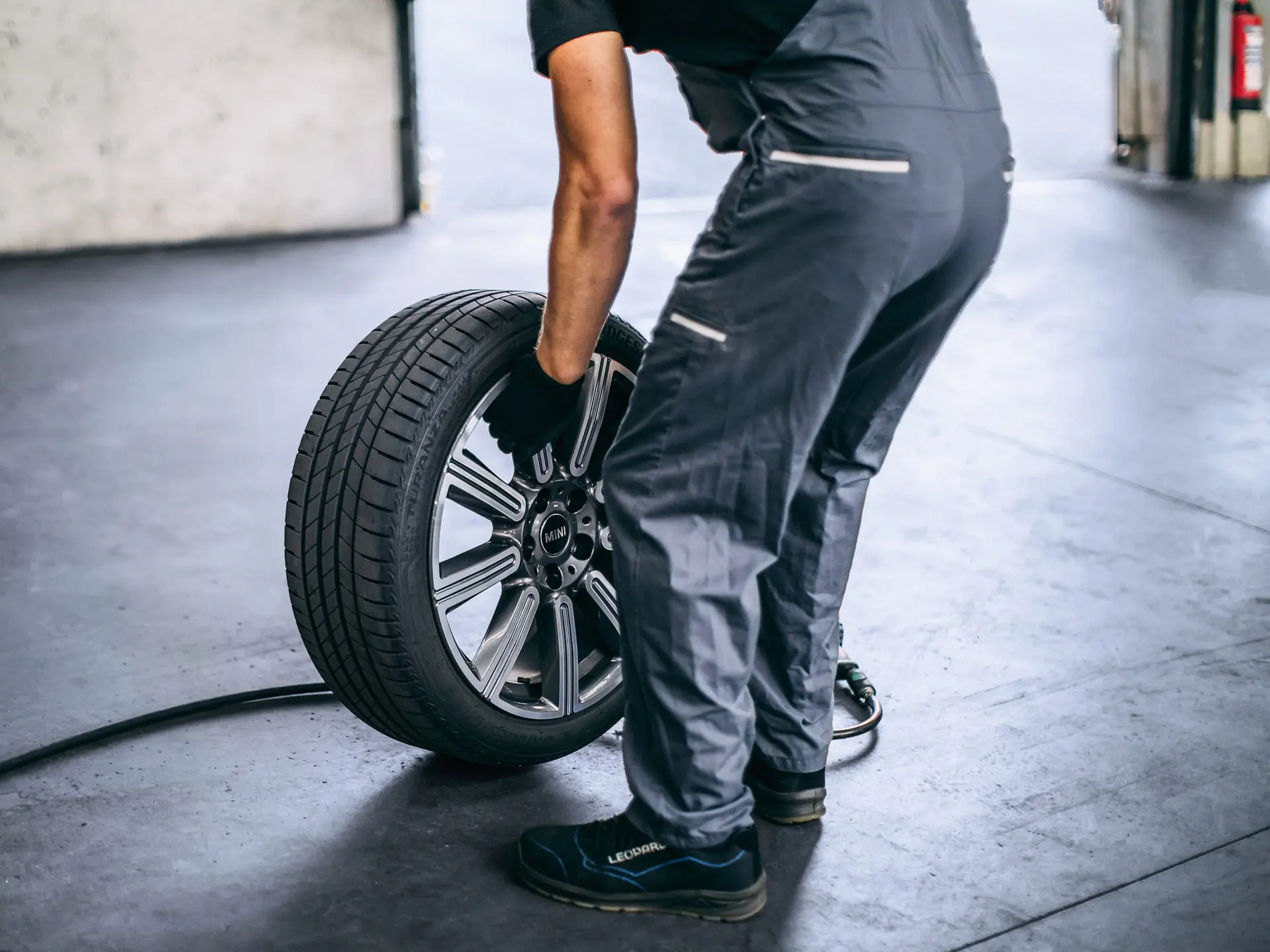 MINI tire service.